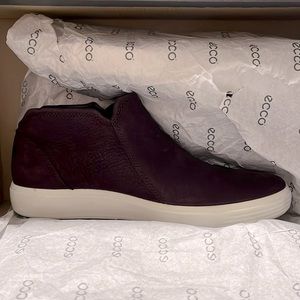 New With Box Ecco Soft 7 W (Women’s) Bootie, color Fig, Sz 37